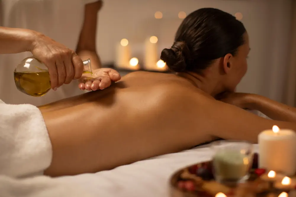Thai Oil / Aromatherapy Massage Thai Oil / Aromatherapy Massage
